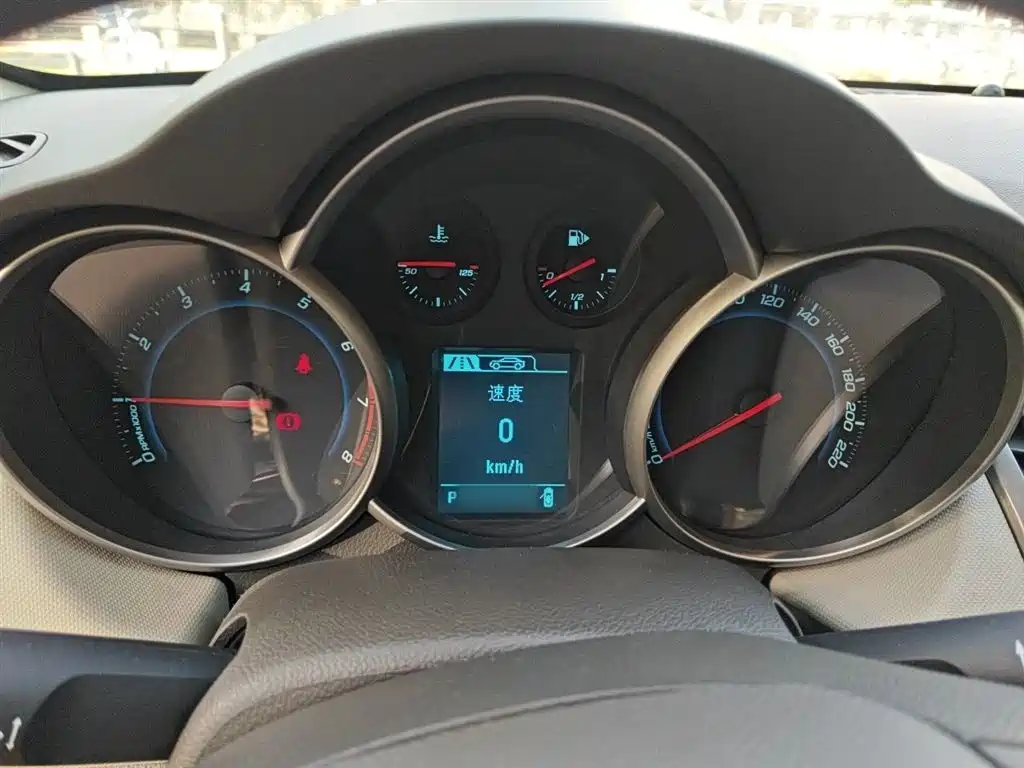 Chevrolet Cruze 2015 1.5L Classic SE AT фото 4