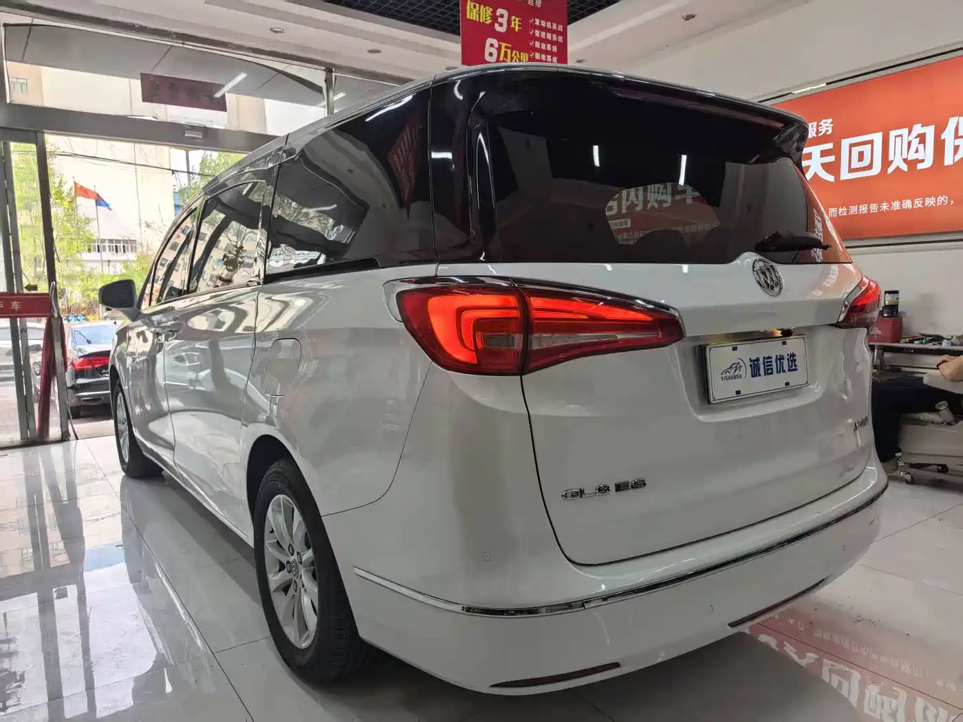 Buick GL8 2017 ES 28T Premium China V фото 18