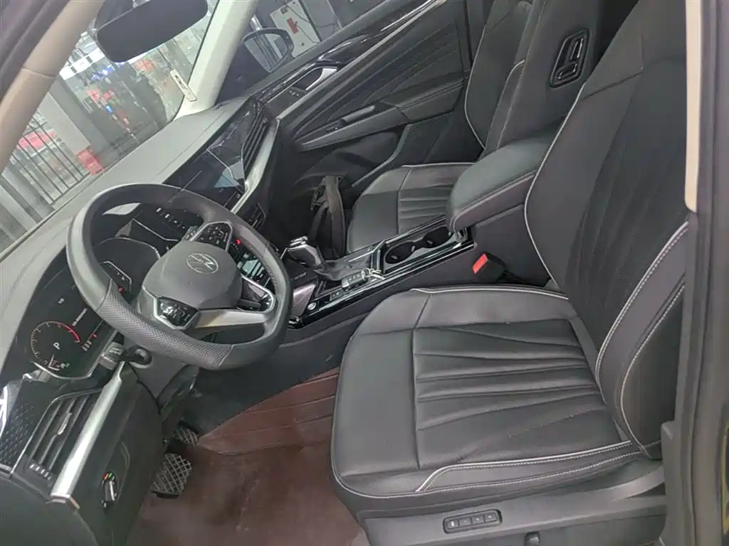 Volkswagen Passat 2024 380TSI Dragon Soaring Edition фото 15