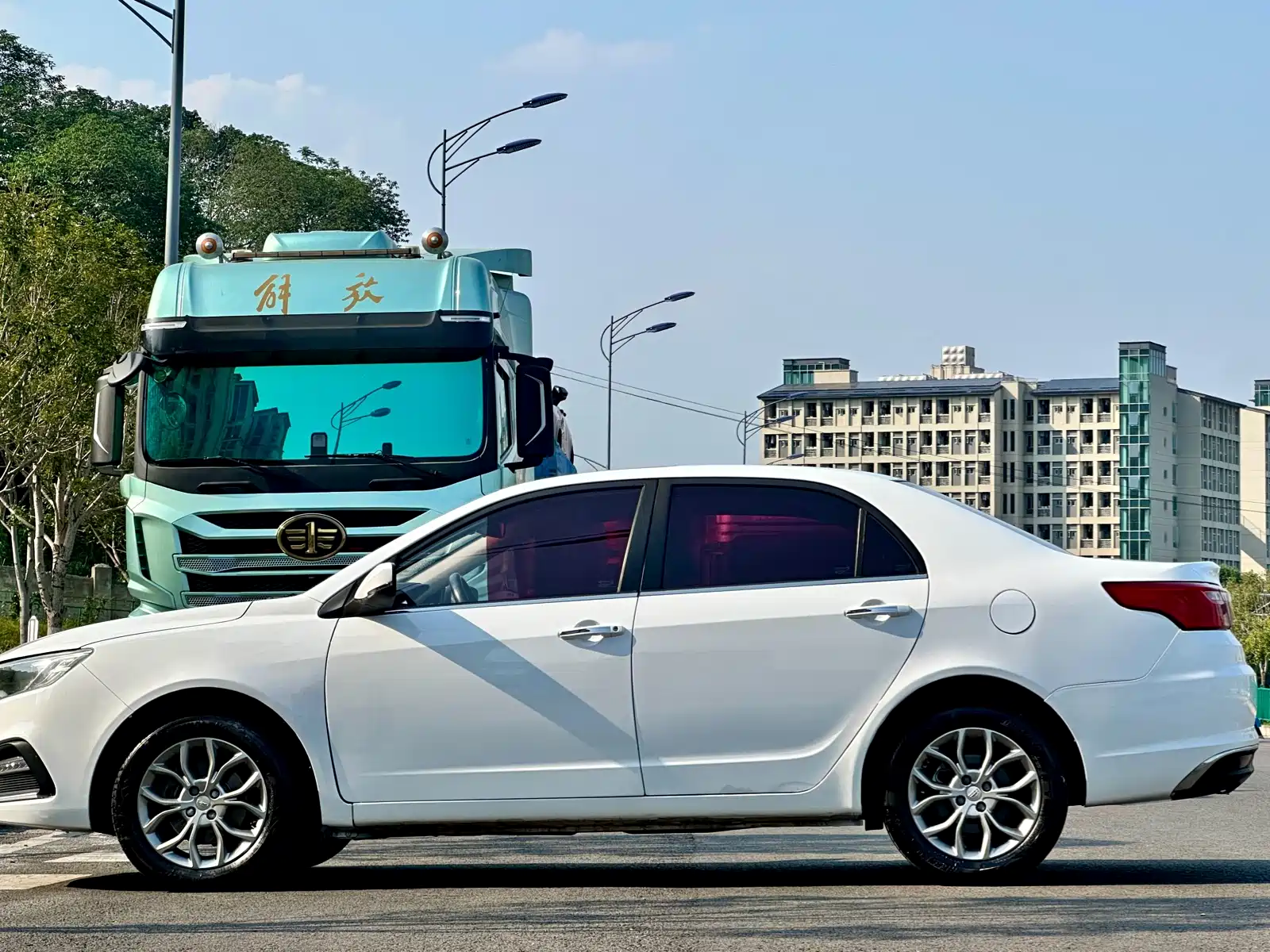 Фото 7 - Geely Vision