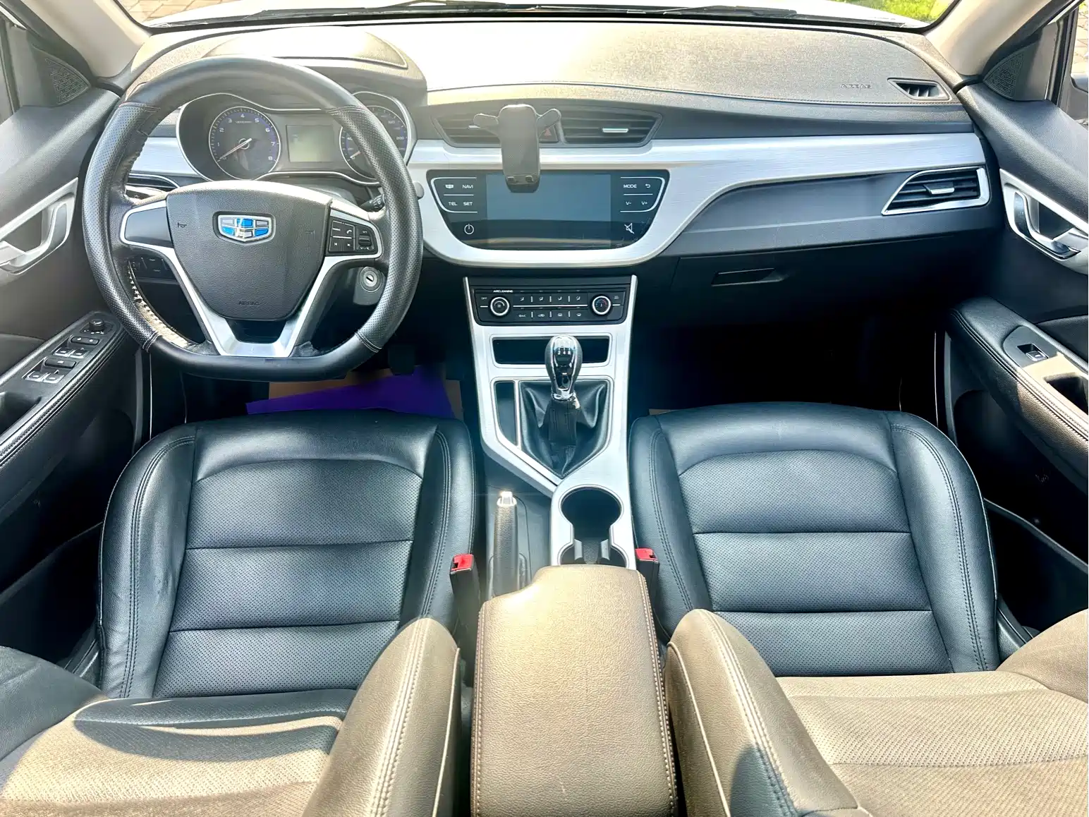 Фото 29 - Geely Vision