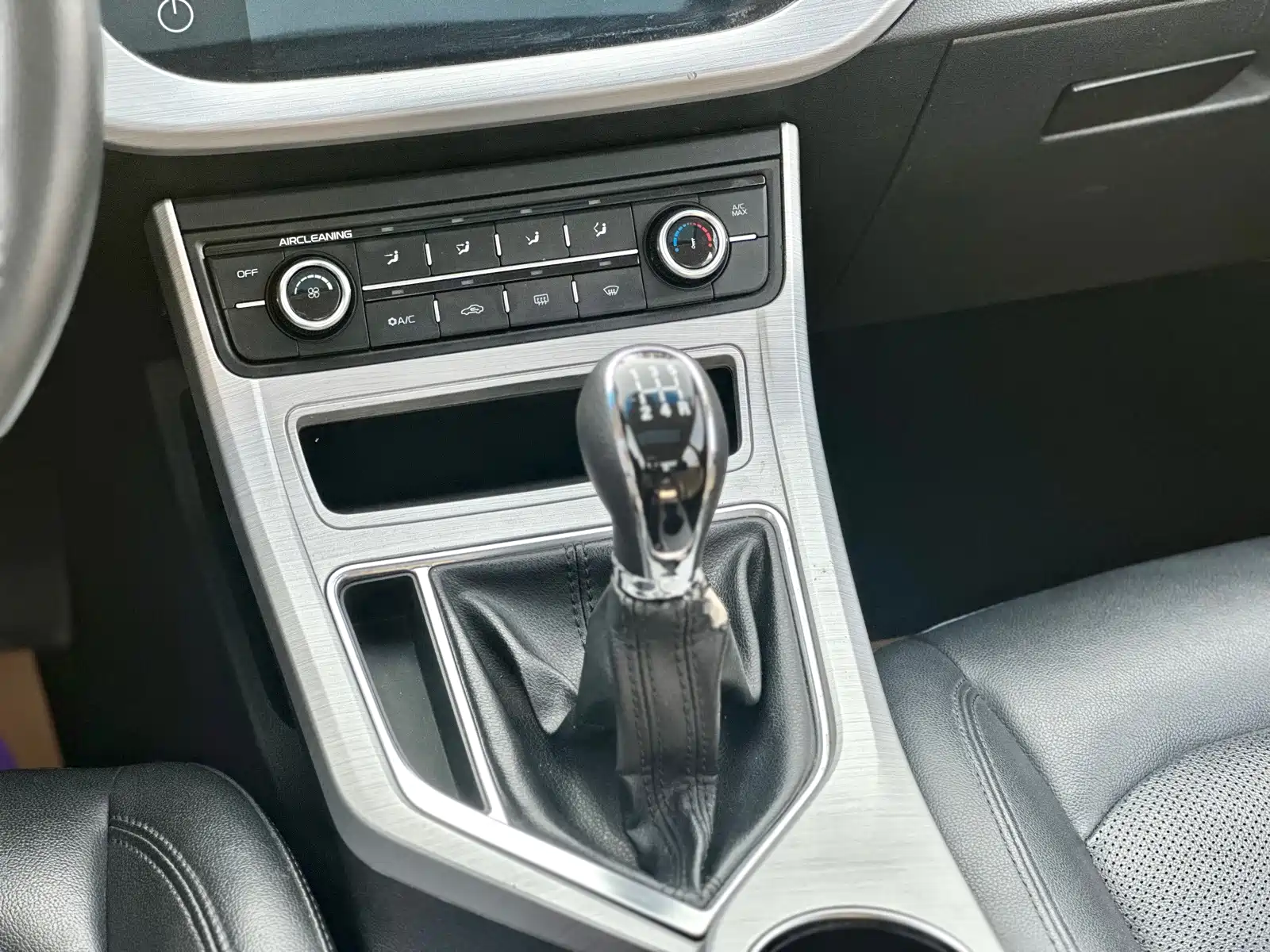 Фото 33 - Geely Vision