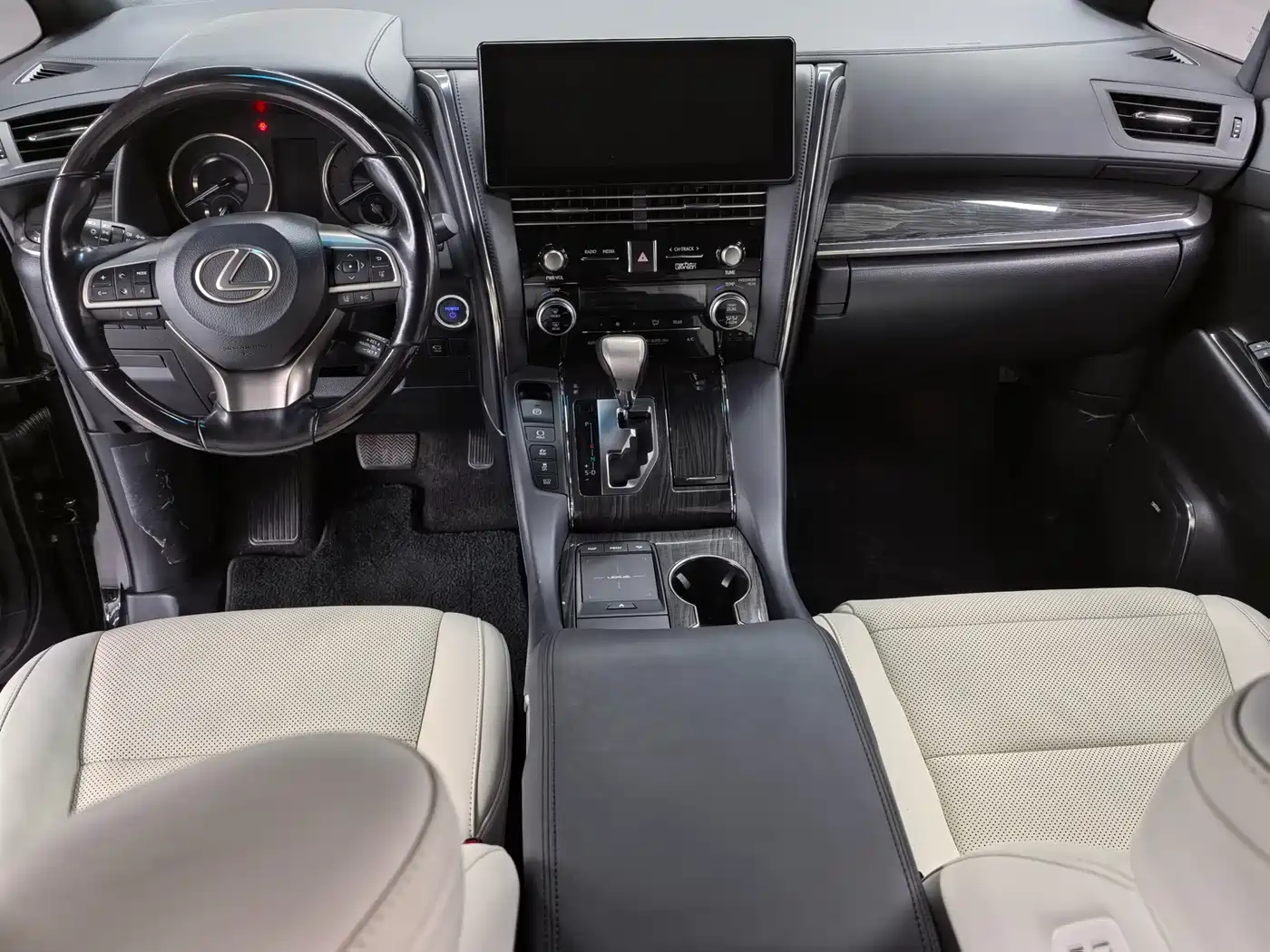 Lexus LM 2020 300h Seven-Seater Elegance Edition фото 10