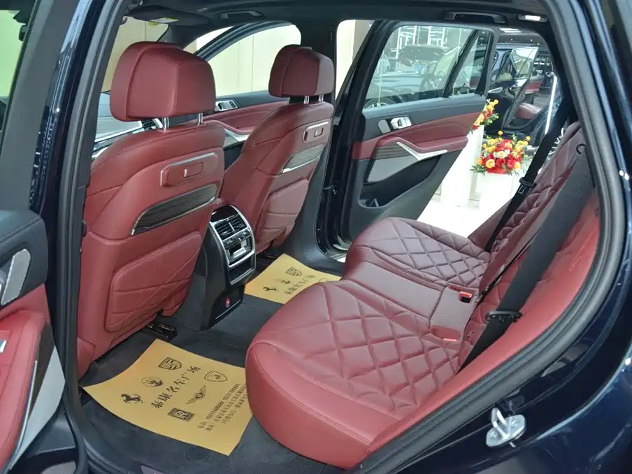 BMW X5 2025 Model xDrive 40Li M Sport Blackout Package фото 5