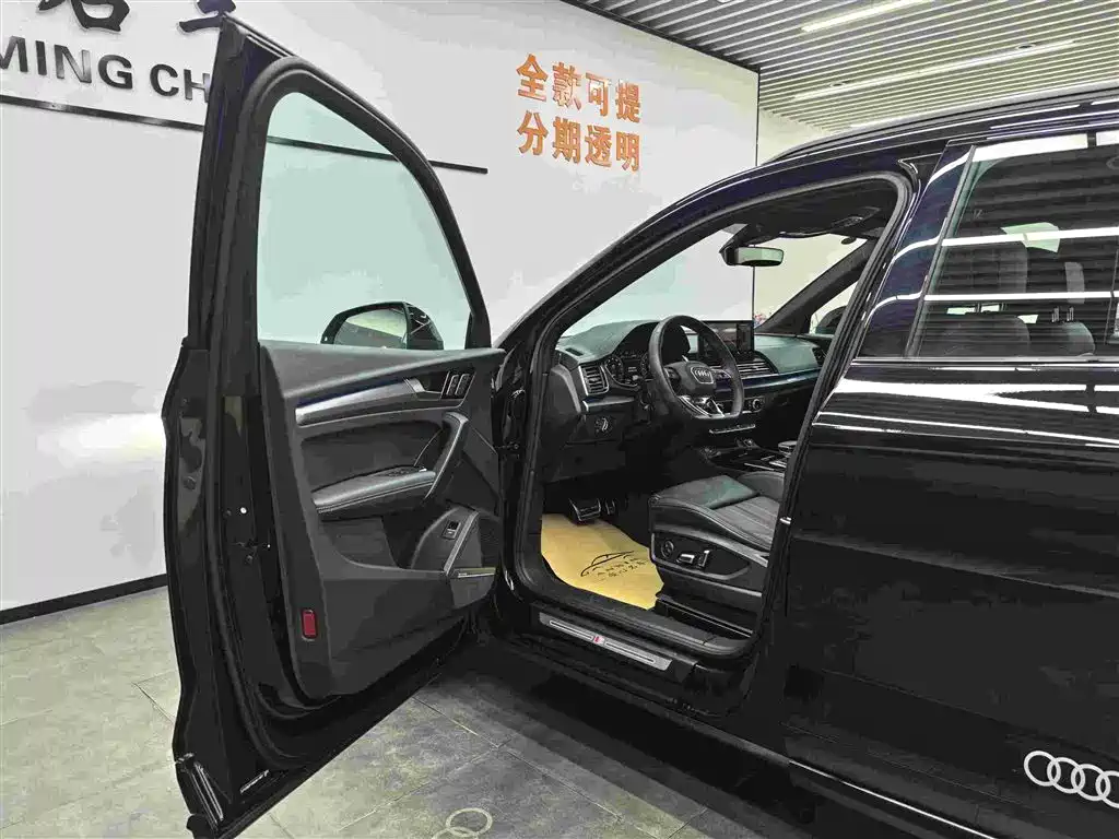 Audi Q5L 2025 45th Anniversary Edition 45 TFSI Luxury Sport фото 6