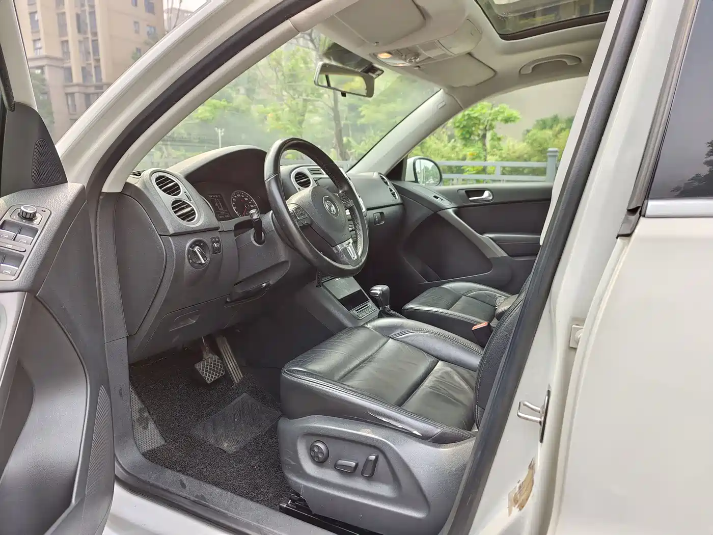 Volkswagen Tiguan 2010 1.8TSI Automatic 2WD Elite фото 8