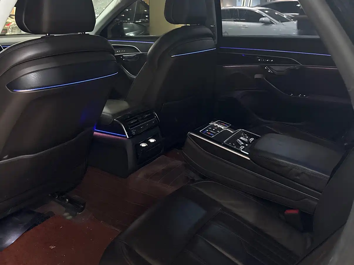 Фото 8 - Audi A8