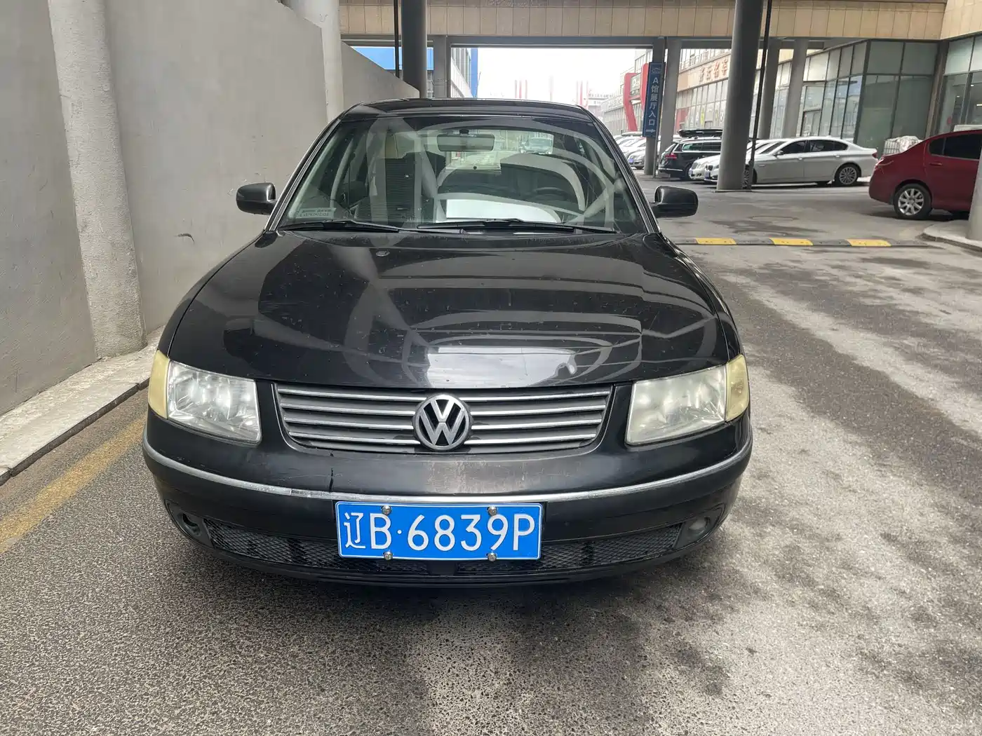 Volkswagen Passat 2004 Model 2.0L Manual Base фото 2