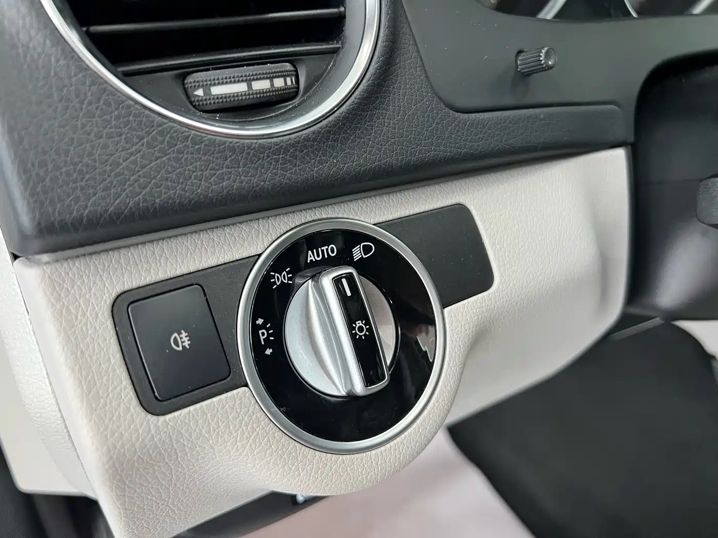Mercedes-Benz C-Class 2013 C 260 Fashion Grand Edition фото 27