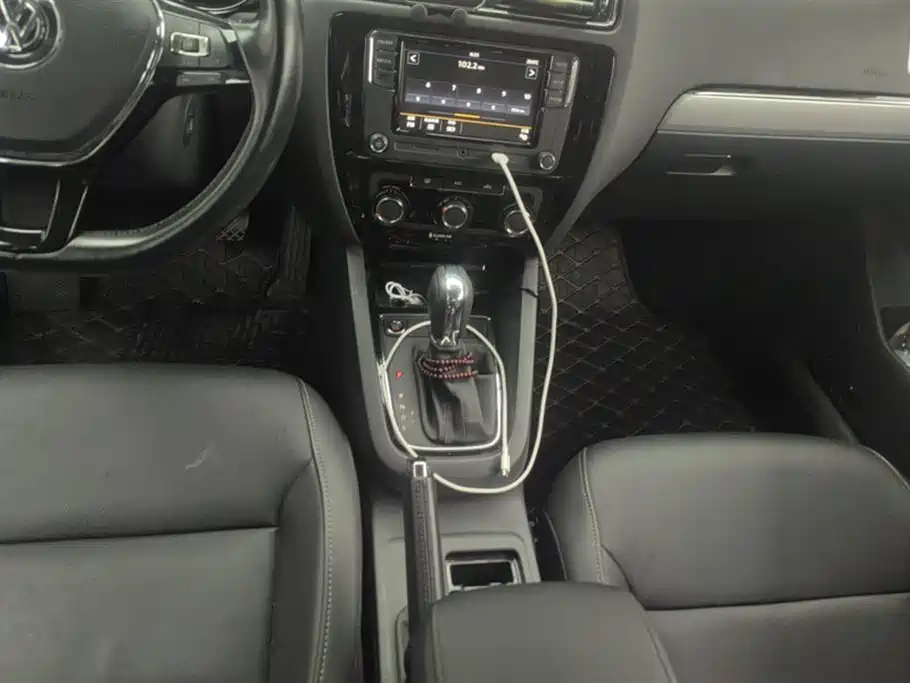 Volkswagen Sagitar 2017 1.6L Automatic Comfort фото 16