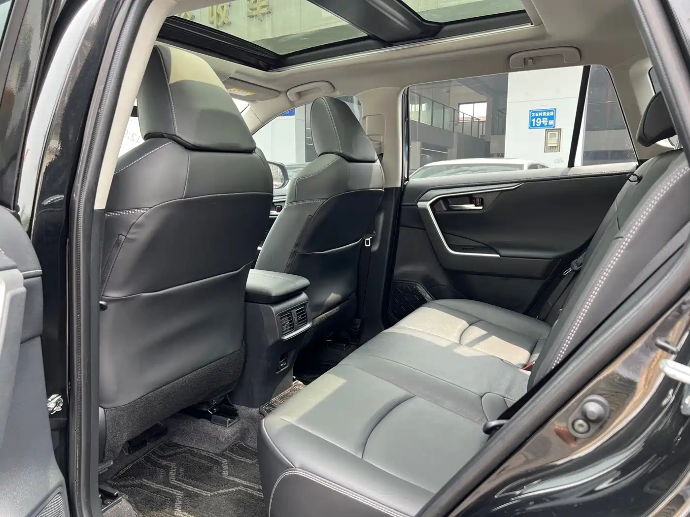 Toyota RAV4 Rongfang 2023 2.0L CVT FWD Style Plus Edition фото 6