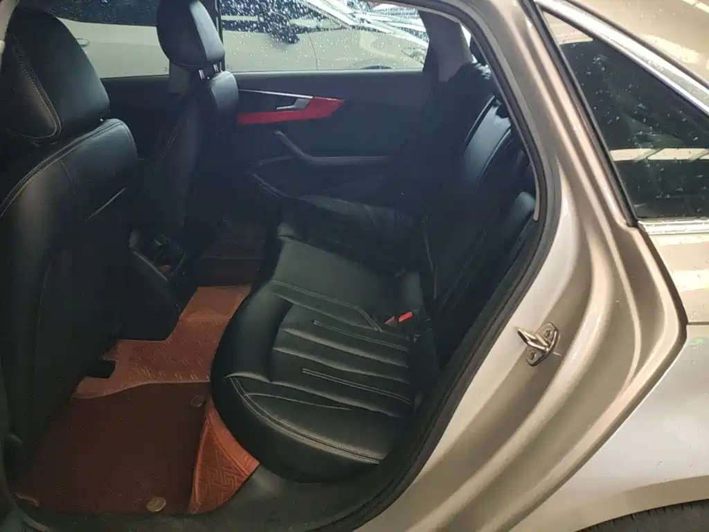 Фото 17 - Audi A4L