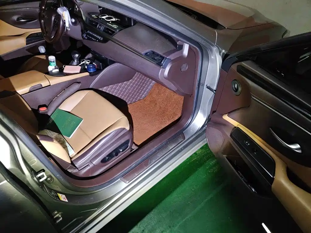Фото 20 - Lexus ES