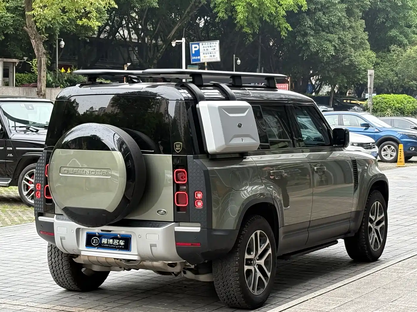 Land Rover Defender 2023 Facelift 110 3.0T P400 Dark Special Edition фото 4