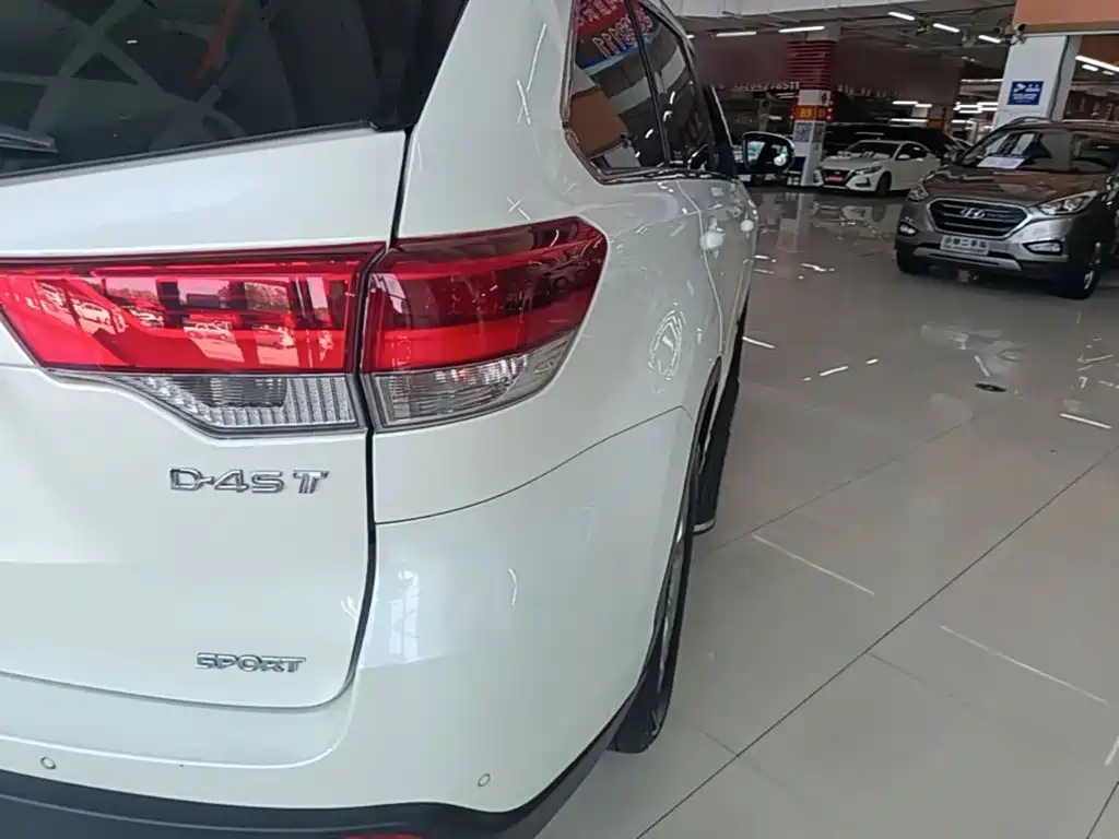 Photo 8 - Toyota Highlander