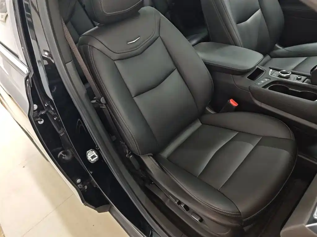 Cadillac XT5 2022 2.0T 2WD Luxury фото 25