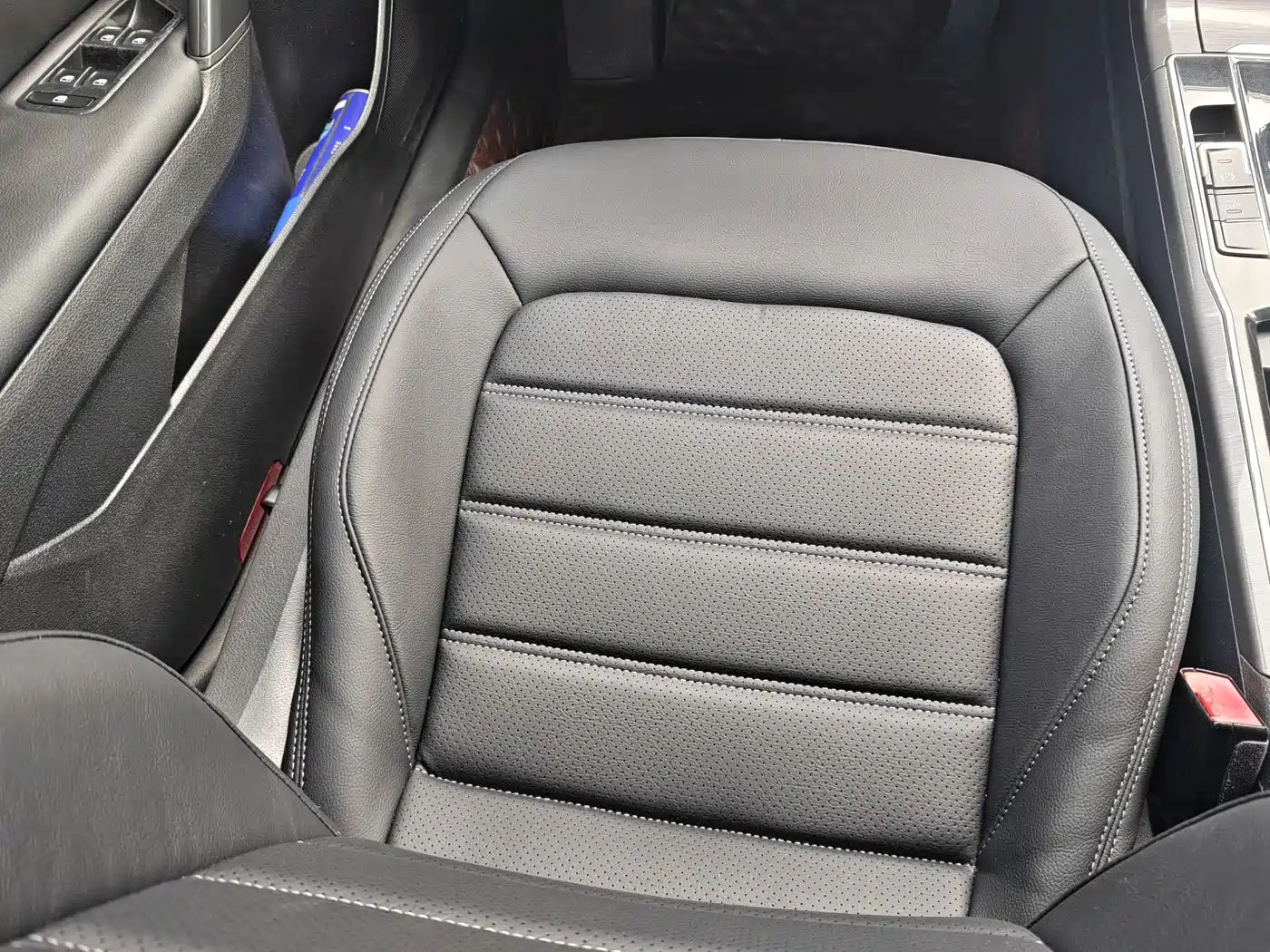 Volkswagen Passat 2016 330TSI DSG Honor Edition фото 8