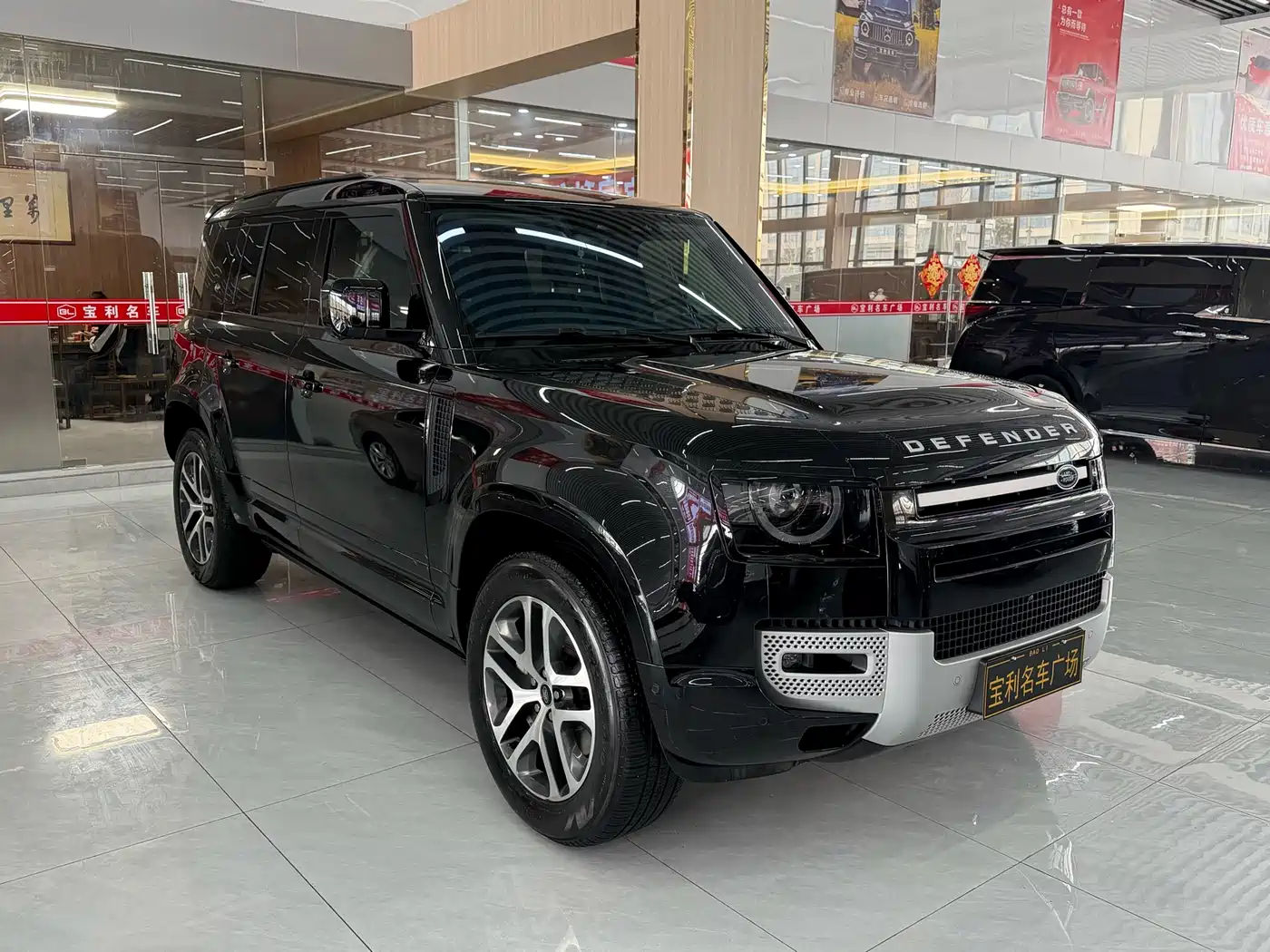 Land Rover Defender 2024 110 3.0T P400 XS фото 6