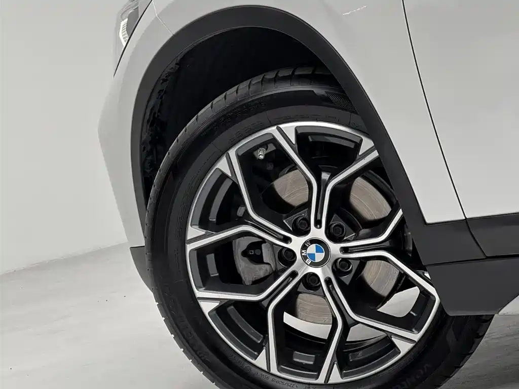 BMW X1 2022 sDrive20Li Premium фото 13