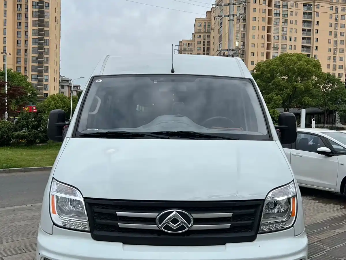 SAIC Maxus Xintu V80 2023 2.0T AMT Classic Aoyun Power Edition Short Wheelbase Ultra-low Roof 5/6 Seats фото 2