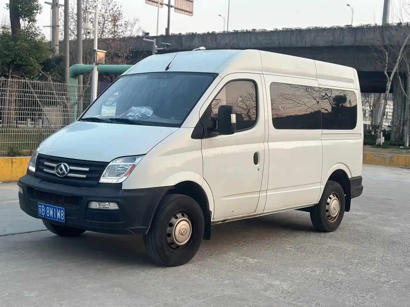 SAIC Maxus Xintu V80 2019 2.0T Plus 6MT Aoyun Short Wheelbase Medium Roof 5/6-seater