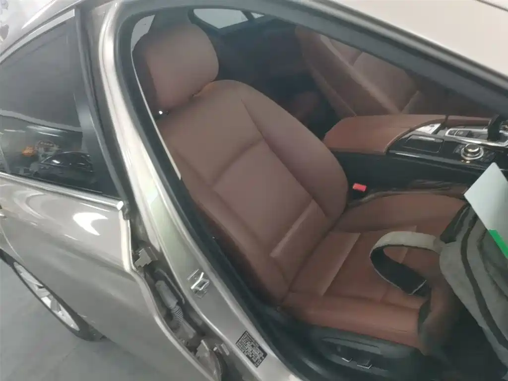 BMW 5 Series 2017 520Li Classic Edition фото 25