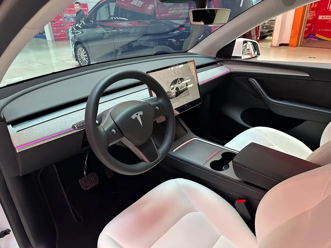 TESLA MODEL Y