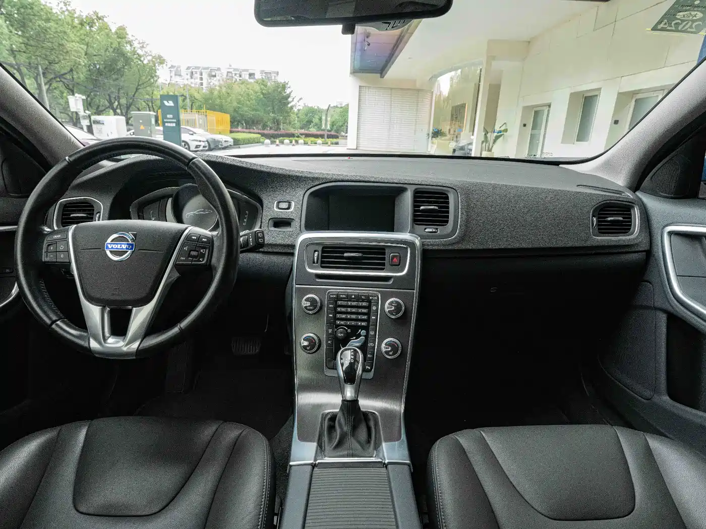 Фото 15 - Volvo V60