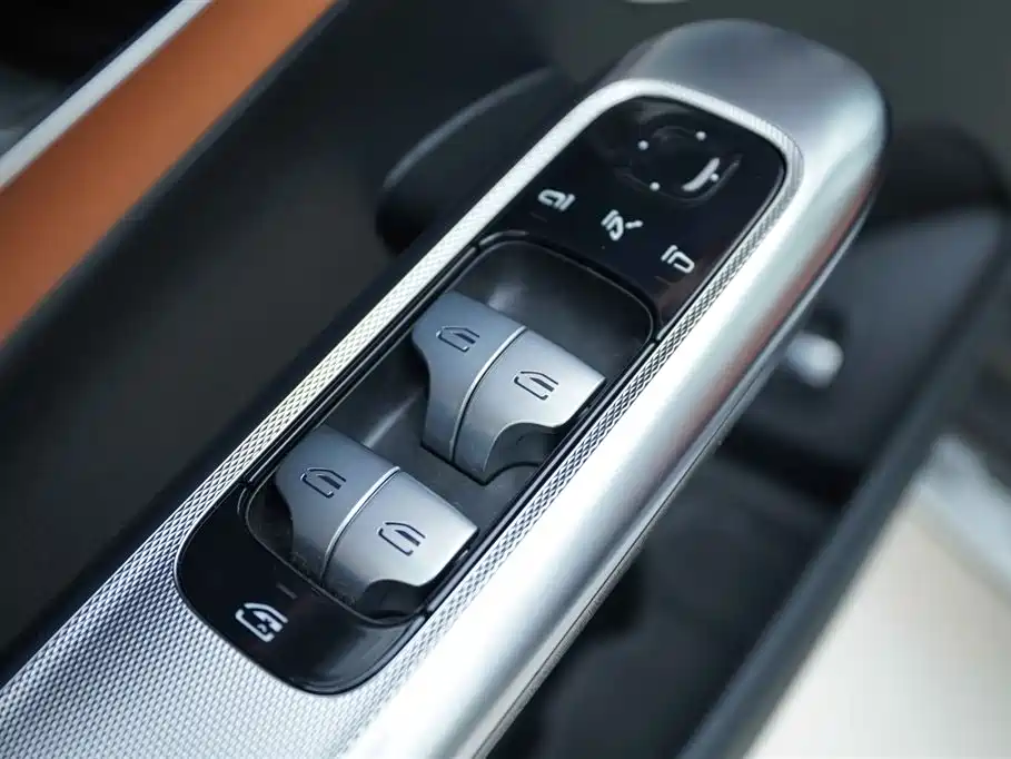 Mercedes-Benz GLC 2023 GLC 300 L 4MATIC Luxury 7-Seater фото 10