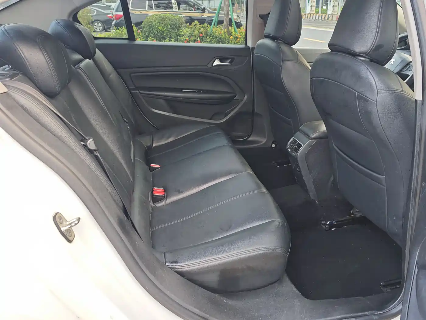 Peugeot 408 2016 1.6T Automatic Luxury Edition фото 15