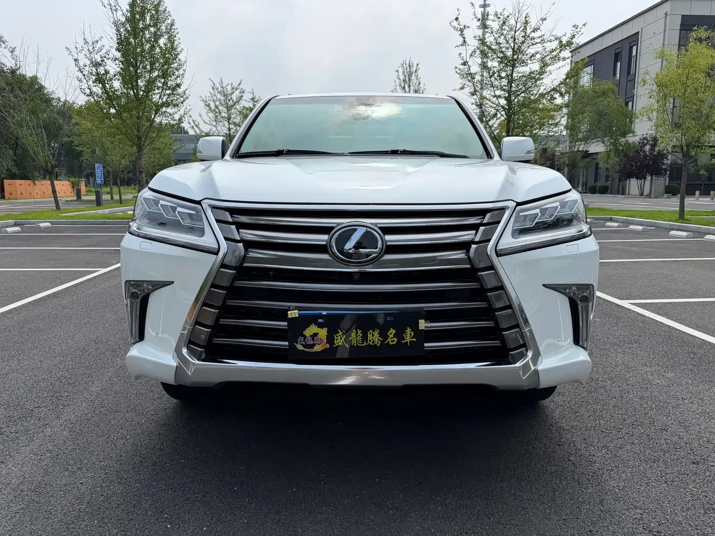 Фото 2 - Lexus LX