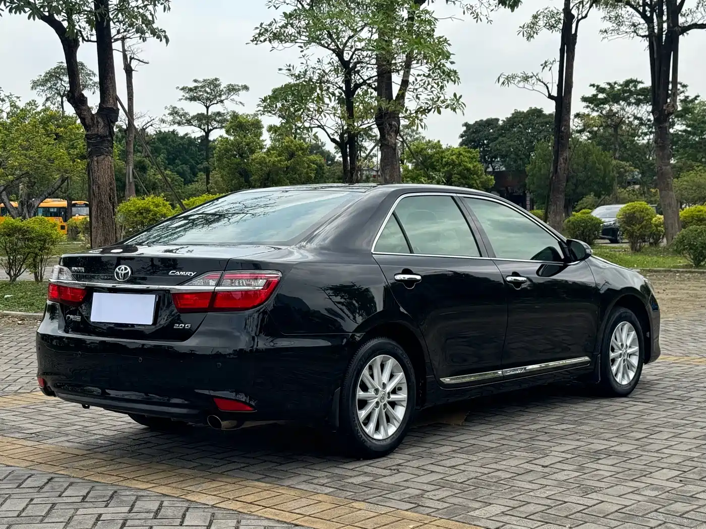 Toyota Camry 2016 2.0G 10th Anniversary Leading Edition фото 13