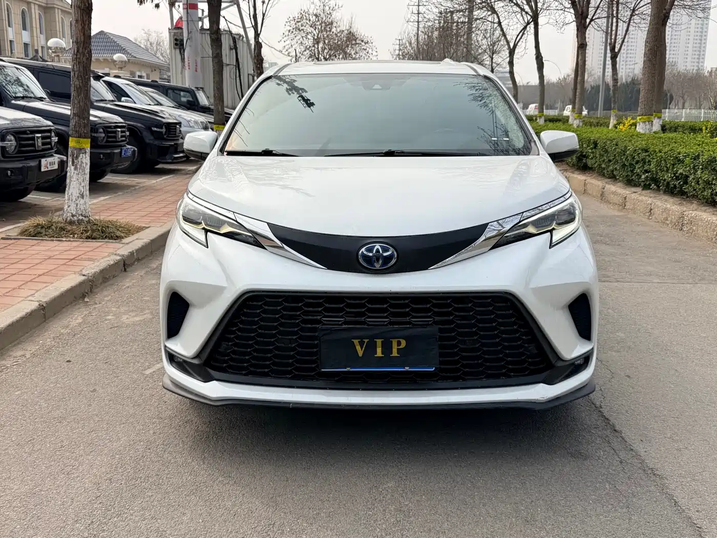 Toyota Granvia 2023 2.5L Hybrid Comfort Edition фото 3
