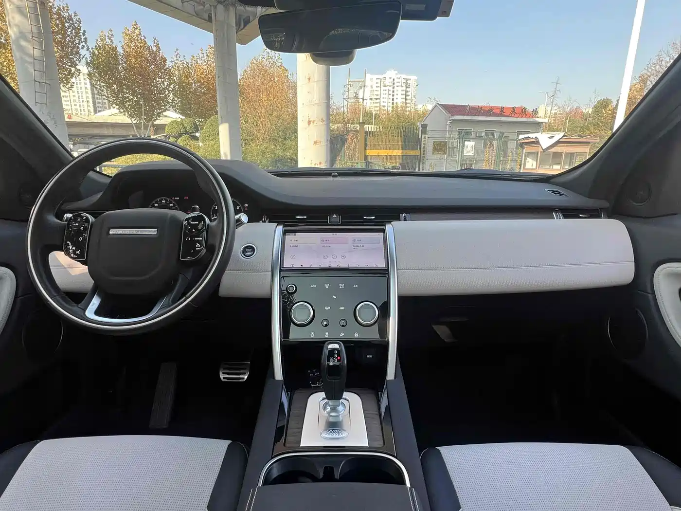 Land Rover Discovery Sport 2022 Model 249PS R-Dynamic S Performance Edition 5-Seater фото 8