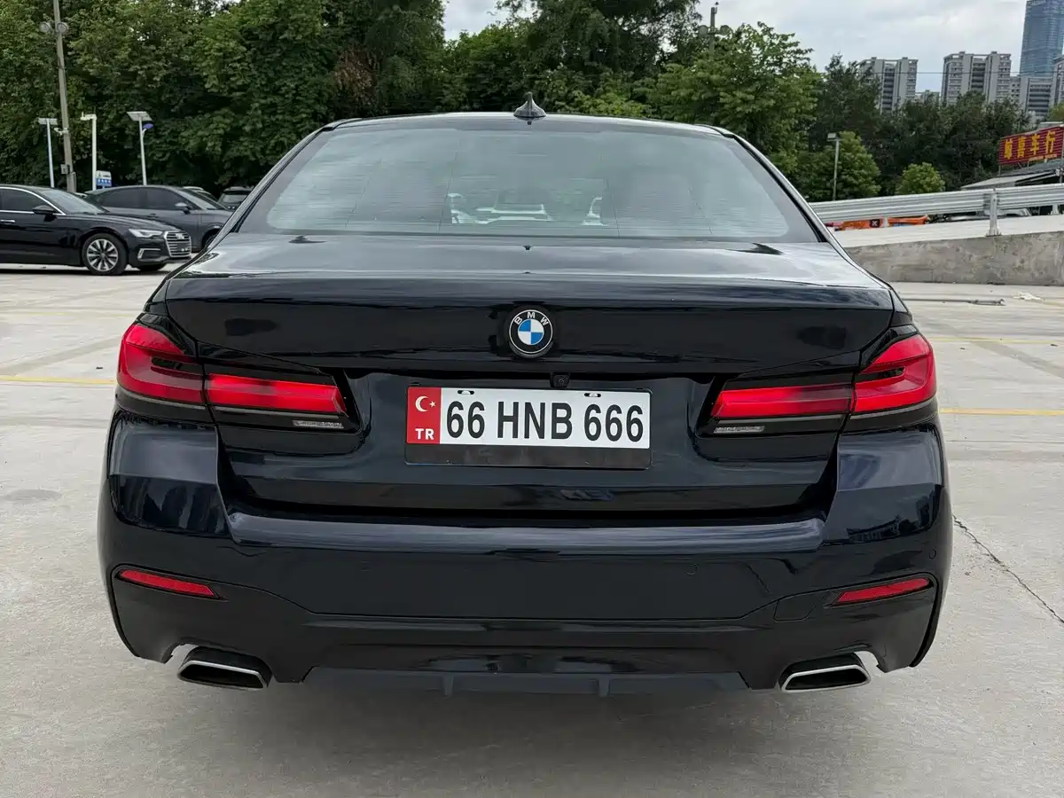 صورة 9 - BMW 5 Series