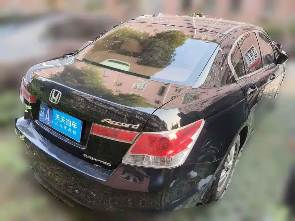 Фото 2 - Honda Accord