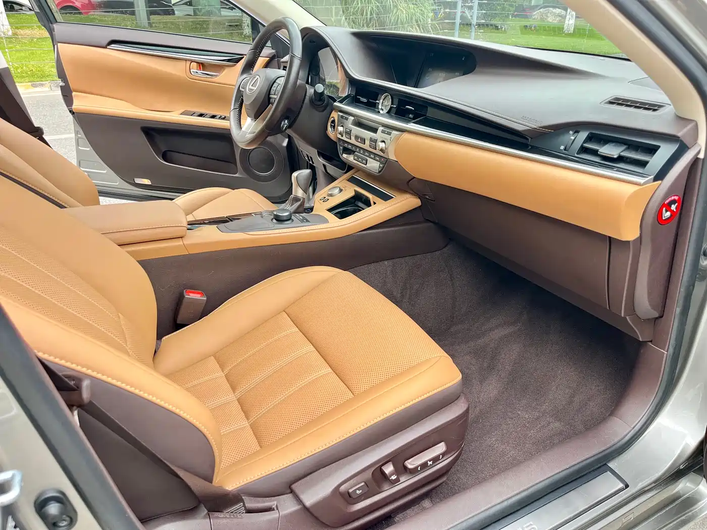 Lexus ES 2015 300h Comfort Edition фото 11