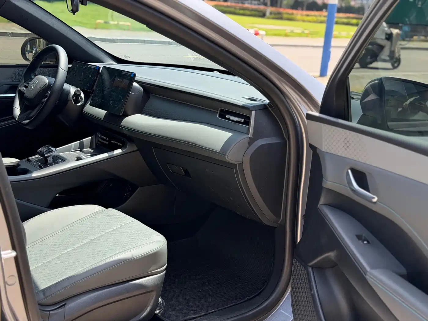 BYD Qin PLUS 2025 DM-i Smart Drive 55KM Leader фото 11