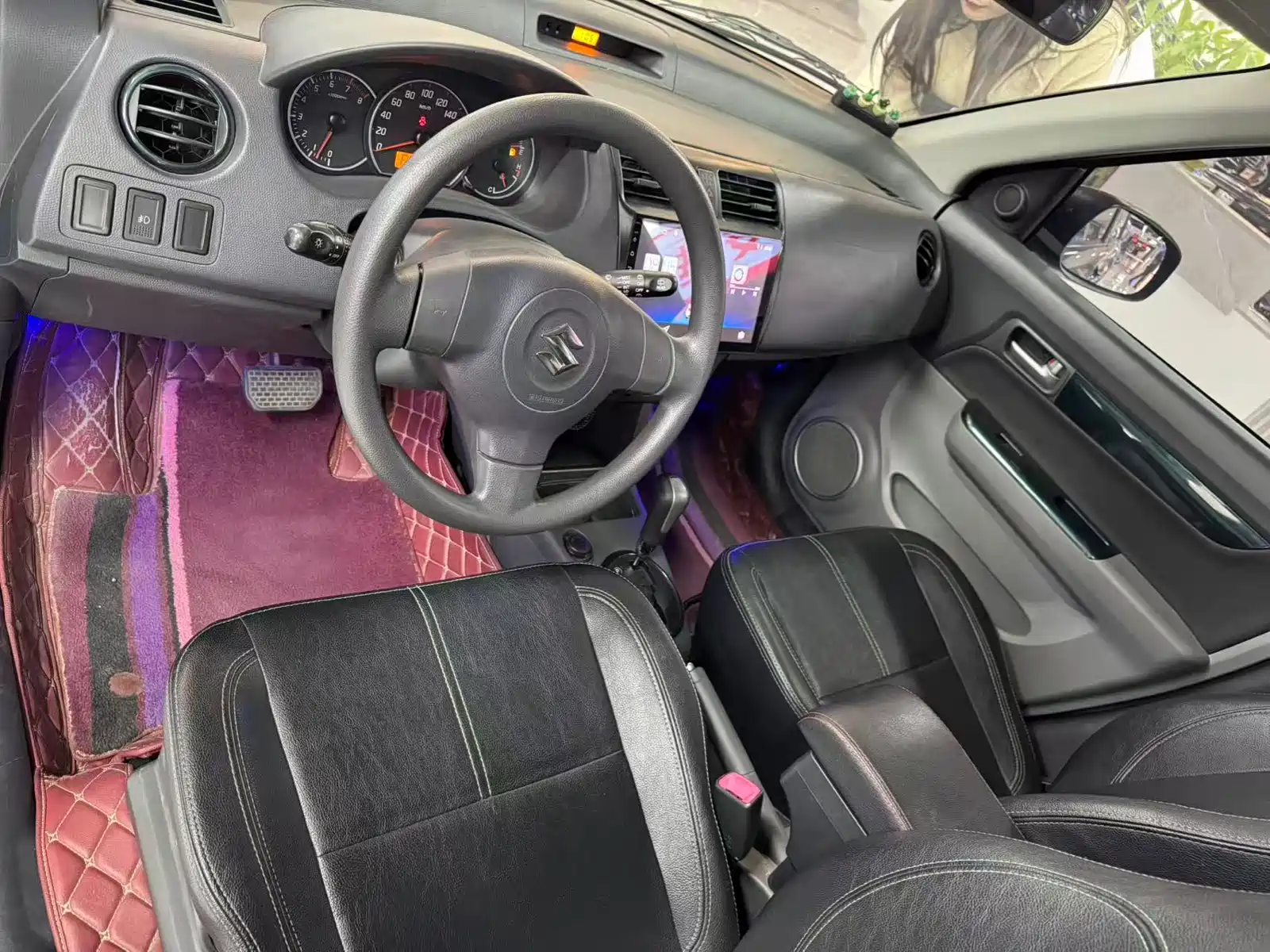 Фото 9 - Suzuki Swift