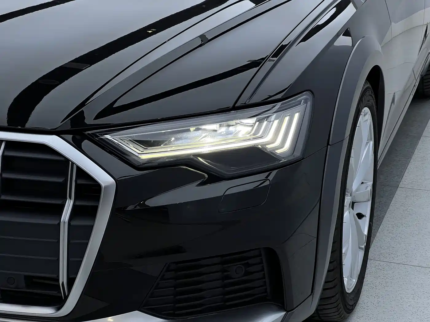 Audi A6 (Import) 2021 allroad quattro Explorer 55 TFSI Premium Off-road фото 2