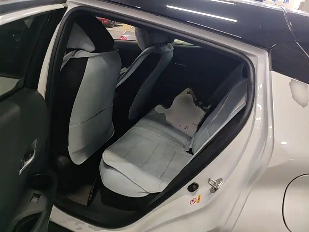Toyota C-HR 2018 2.0L Leading Sunroof Edition V фото 17