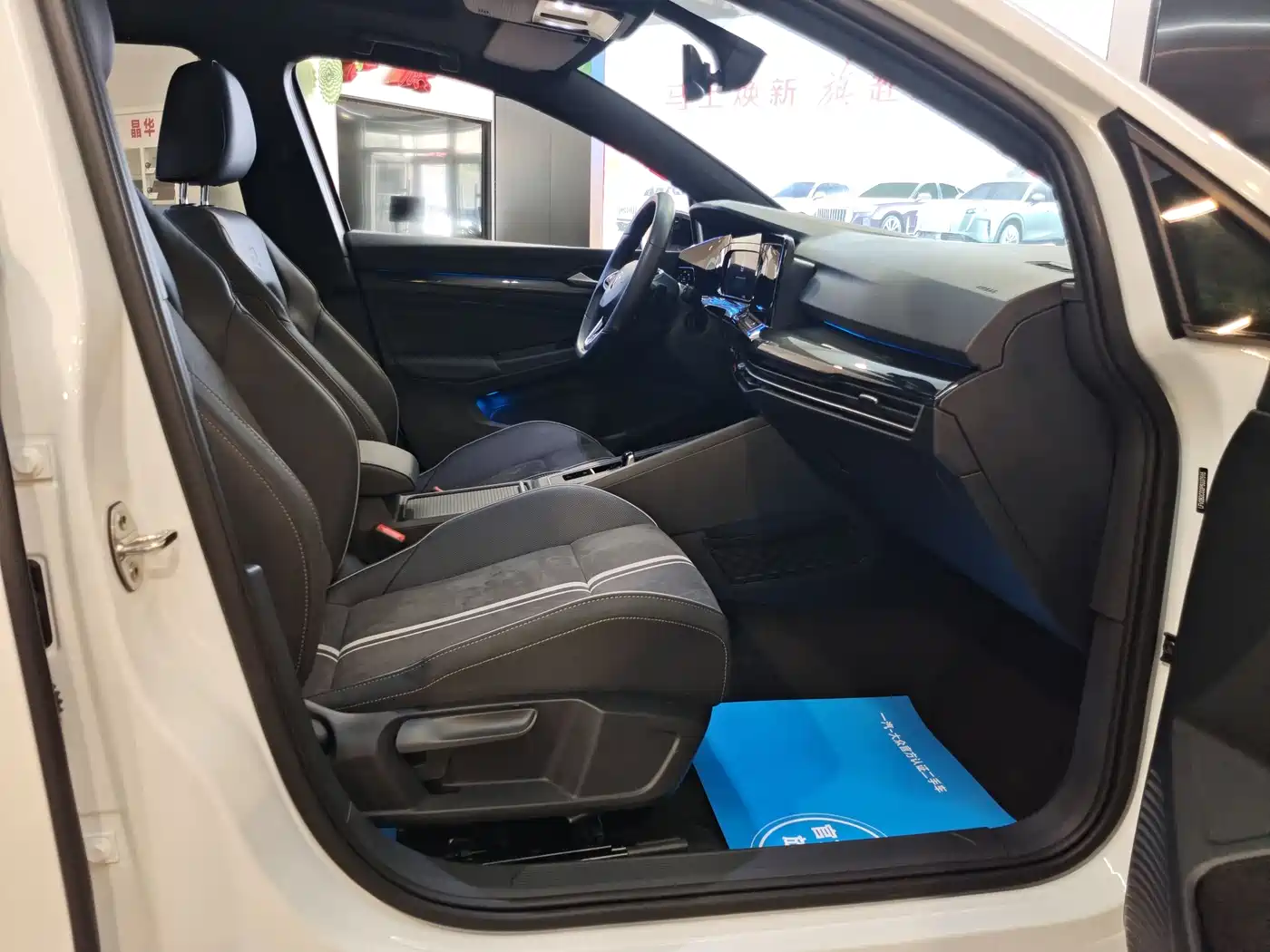 Volkswagen Golf 2023 280TSI DSG R-Line Lite фото 8