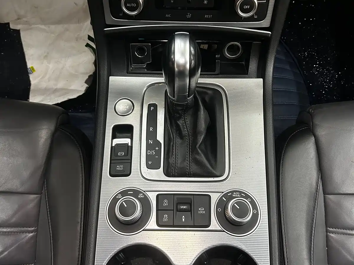 Фото 13 - Volkswagen Touareg