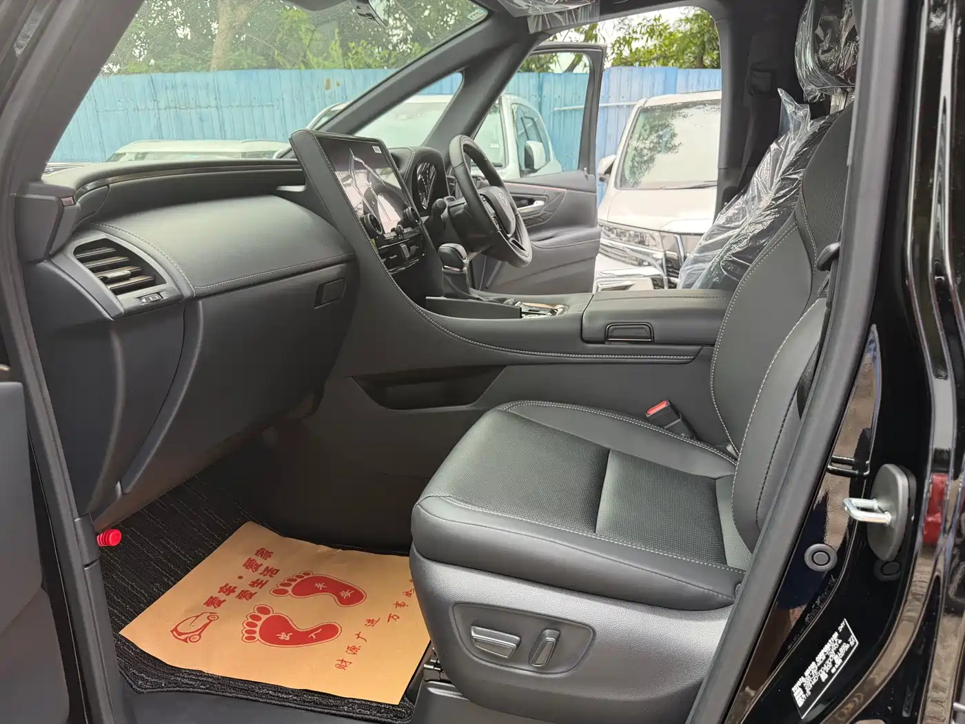 Toyota Alphard 2025 Hybrid 2.5L Prestige Gold Edition фото 4