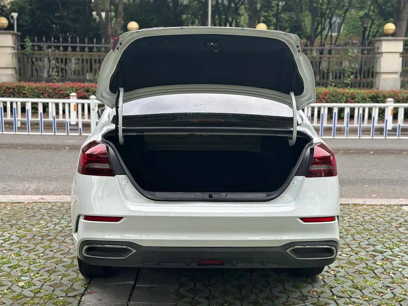 Photo 9 - Geely Emgrand