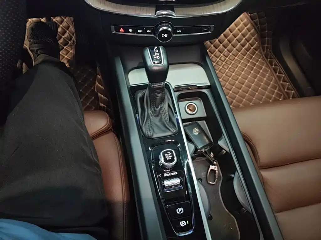 Фото 14 - Volvo XC60