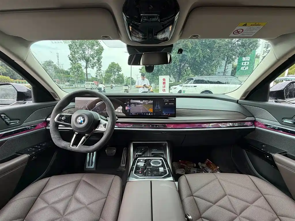BMW 7 Series 2023 Model 735Li M Sport Package фото 11