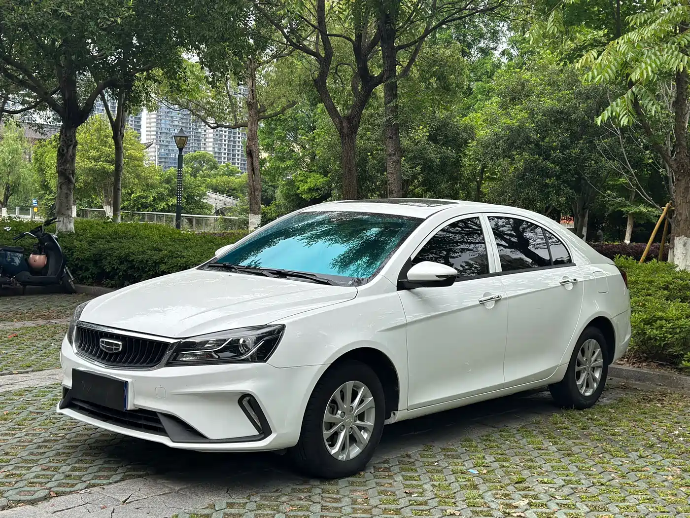 Photo 1 - Geely Emgrand