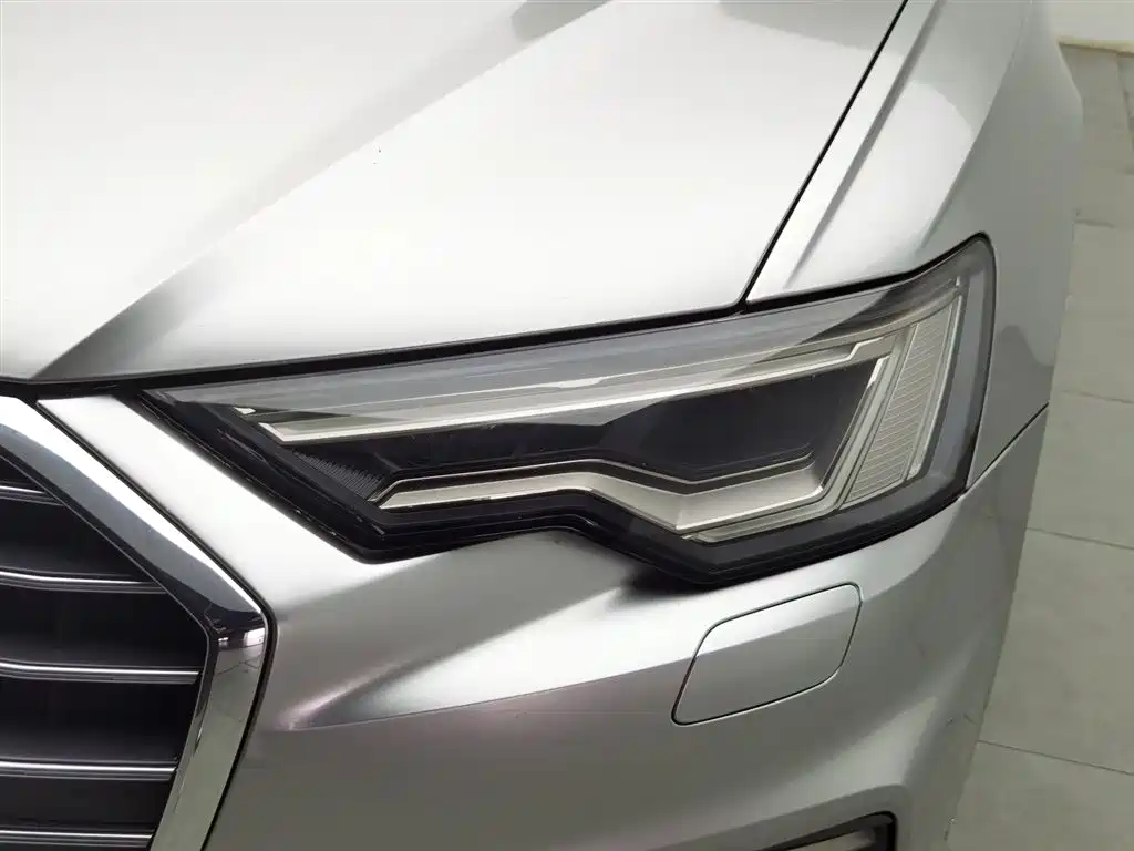 Audi A6L New Energy 2020 55 TFSI e quattro фото 7