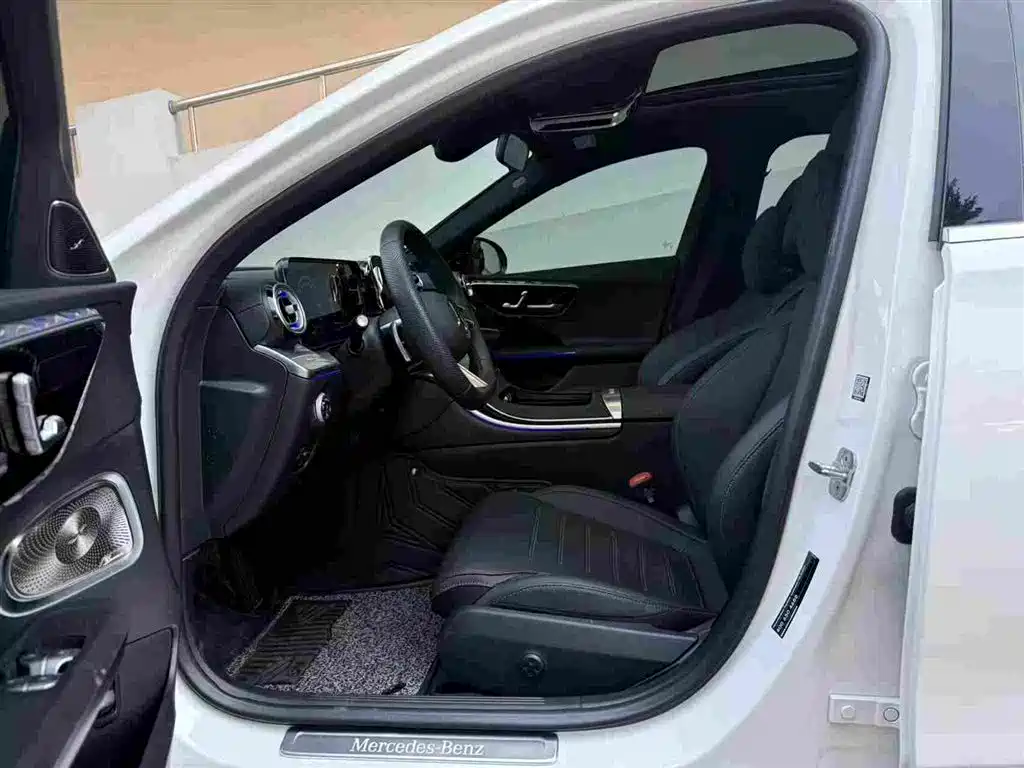 Фото 4 - Mercedes-Benz C-Class